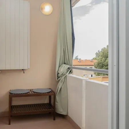 Lägenhet Sunny With Terrace *